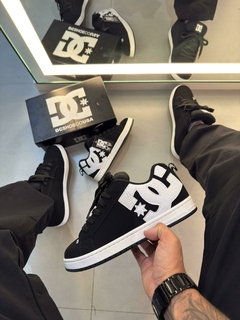 DC Court Graffik - Preto Nobuk - comprar online