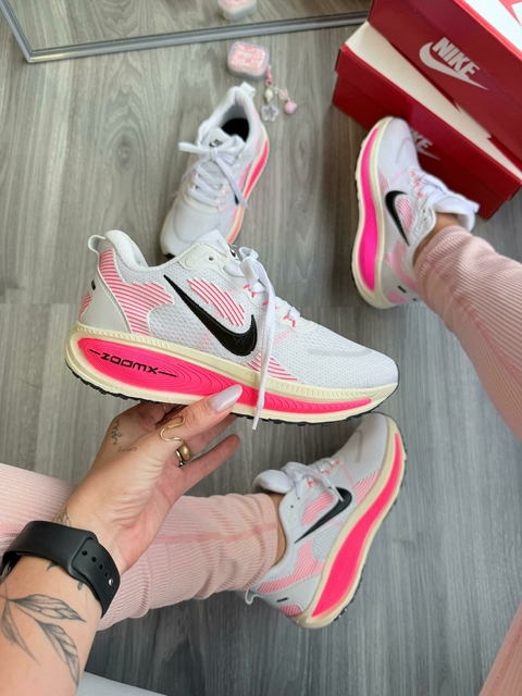 Nike Vomero 18 - Branco/Rosa