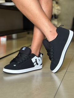 DC Court Graffik - Preto Nobuk - Dezenove Streetwear