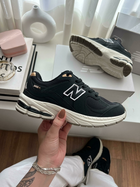 New Balance 1906 - Preto/Branco - comprar online