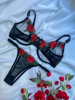 Conjunto Rafaela Preto Flores na internet