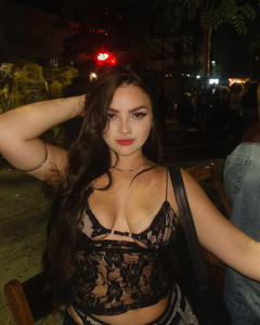 Cropped de renda Kylie na internet