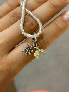 Berloque De Vagalume E Flor Com Cristal - Prata Envelhecida na internet