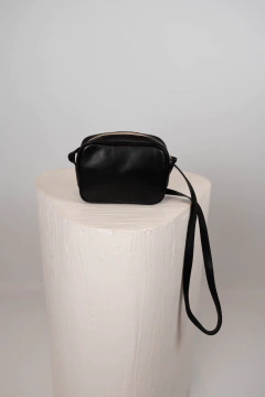 Bandolera Paris | Rafia y negro en internet