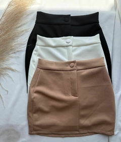 Short saia botão encapado