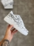 Tênis Air Force Bobie Goods Premium em fundo branco, destacando o design exclusivo.