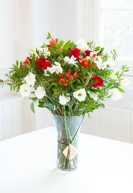 A122 - Importante arreglo con Rosas, mix de flores y follaje - comprar online