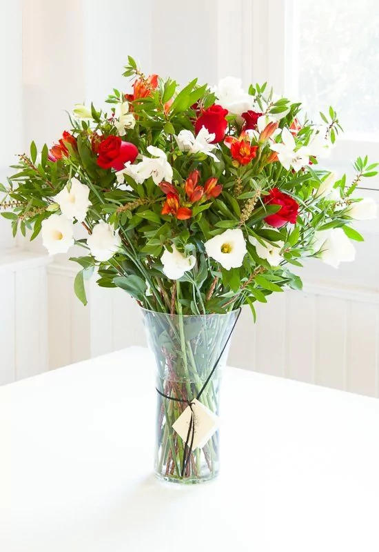 A122 - Importante arreglo con Rosas, mix de flores y follaje A122 - Importante arreglo con Rosas, mix de flores y follaje