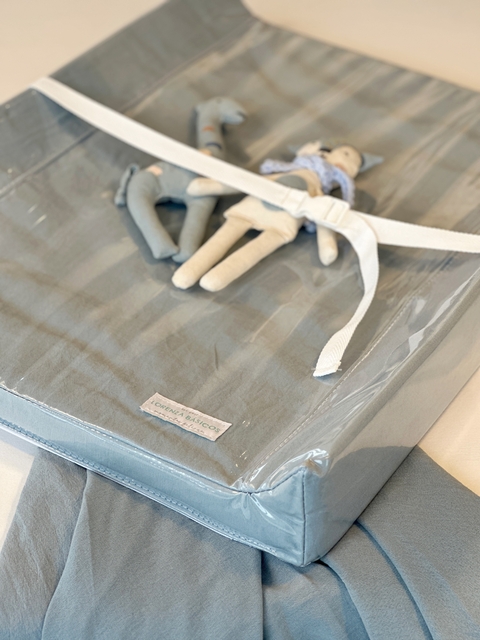 Cambiador Rígido Anti Vuelco con Cinturón de Seguridad Tusor Celeste