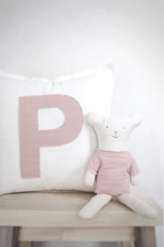 ALMOHADON INICIAL - C ROSA 50x50 - tienda online