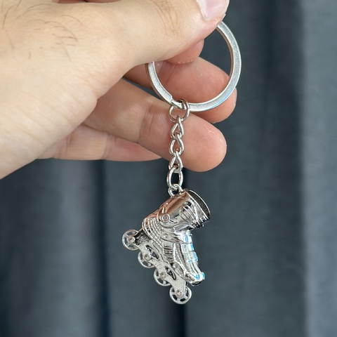 Chaveiro de Patins Inline - Rodinhas giram na internet