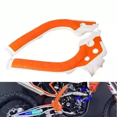 Cubre cuadro naranja y blanco para moto KTM modelos SX, SXF y EXC años 2016-2022, instalado y desmontado