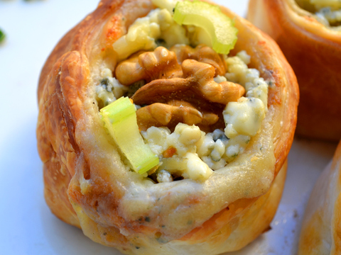 Canastita de roquefort, apio y nuez. x 6 unidades