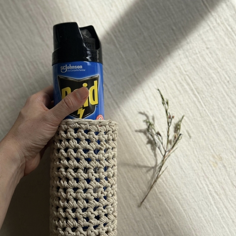 Porta Spray Aerosol Insecticida y/o florero Cemento
