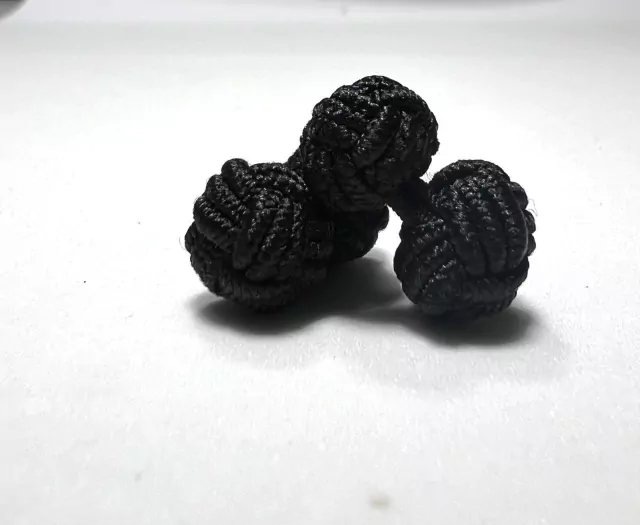 NUDOS DE SEDA - ESCALAS GRISES