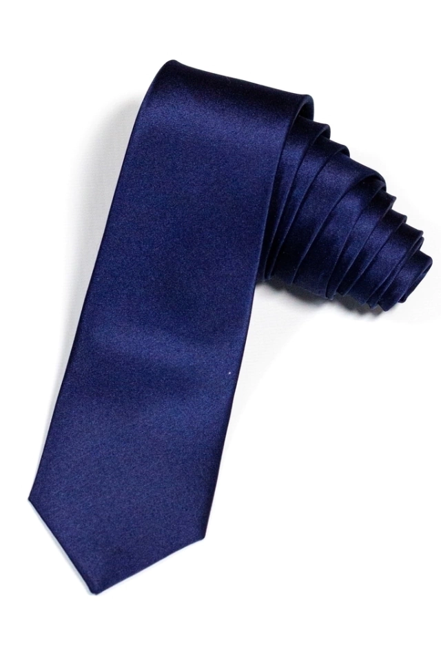 SLIM PREMIUM SOLID TIE - Corbata angosta Lisa de Seda Natural - AZUL MARINO ( 18) - comprar online SLIM PREMIUM SOLID TIE - Corbata angosta Lisa de Seda Natural - AZUL MARINO ( 18) - comprar online