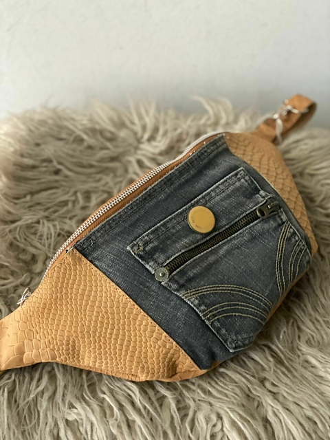 Riñonera Martu Jeans Negro y suela