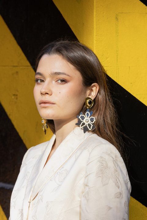 aros Ellie negro y dorado