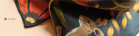 Imagen del carrusel VALISSE · 100% SILK SCARVES · A PIECE OF ART ·