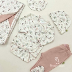 AJUAR 5 PIEZAS LIBRES: MANTA, BODY, RANITA, GORRO Y MITONES (BROSET5P2-ID)