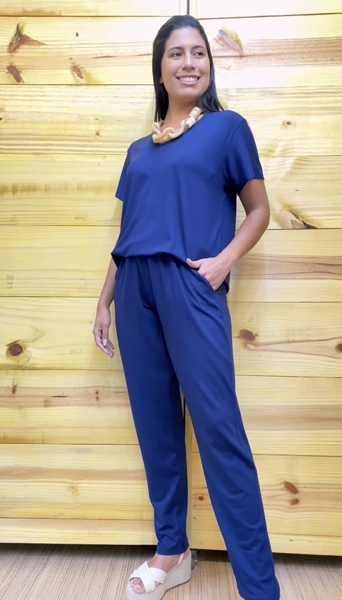 Conjunto Calça Reta e Blusa Gola V
