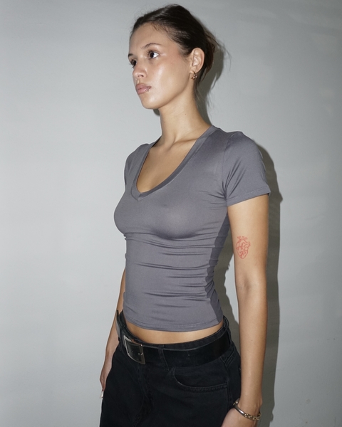 V neck t shirt en internet