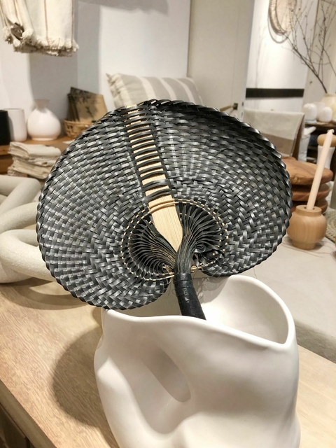 Abanico antiguo negro