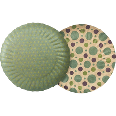 Pratos de papel kraft com estampa de bolas azuis e verdes, kit com 8 unidades da marca Parangolé, ideais para festas temáticas.