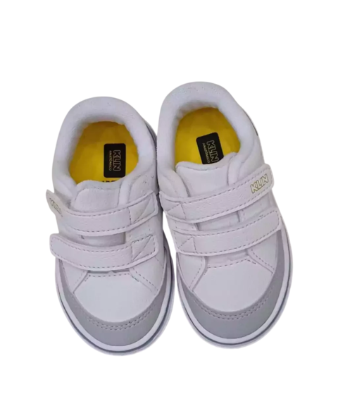Imagem dos tênis Klin Freestyle Baby, brancos com detalhes cinzas e fecho em velcro.