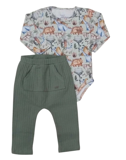 Conjunto infantil composto por uma blusa estampada com animais e calça verde para bebê.