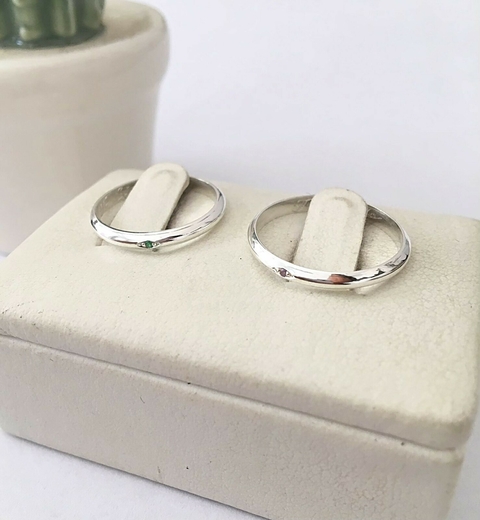 Par de alianças de 2mm com pedrinha