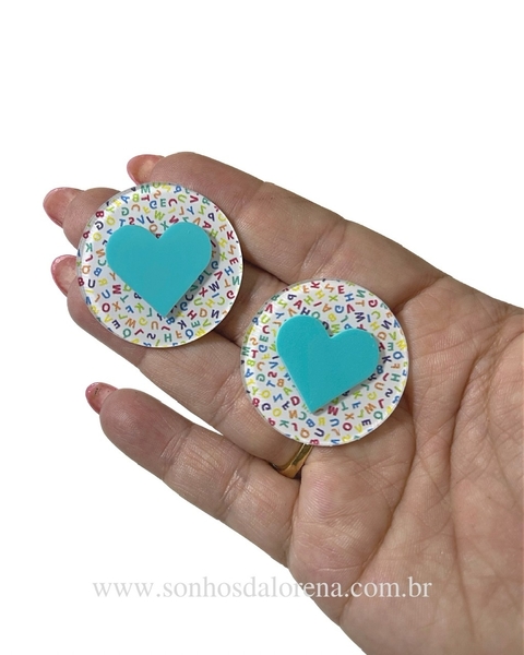 APLIQUE ACRILICO ALFABETO COM CORAÇÃO TIFFANY 3,5CM UNIDADE