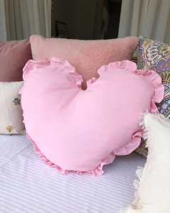 Almohadón corazón volados