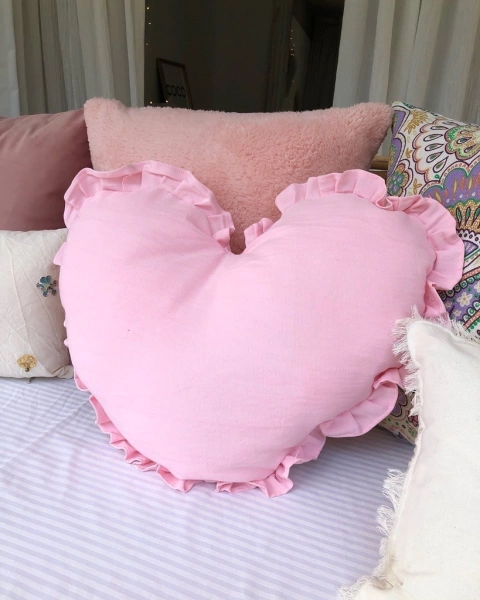 Almohadón corazón volados