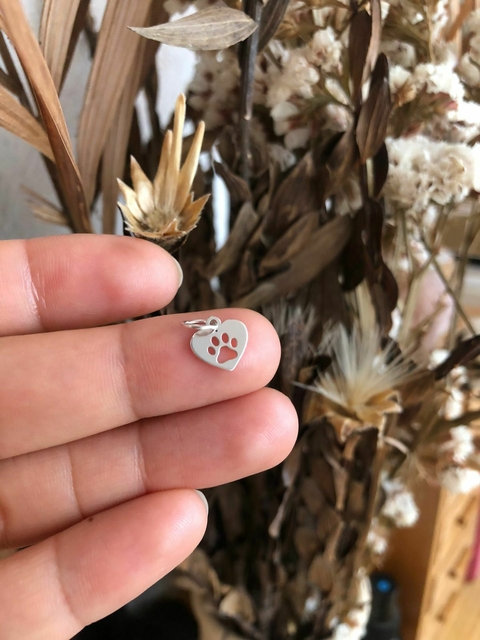 Mini pingente coração com patinha - Prata 925 - comprar online