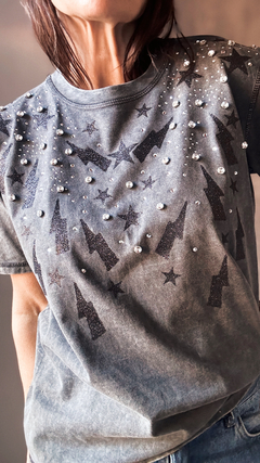 Remera washed stars strass - Natalia Dubinsky Customizacion de prendas y Objetos