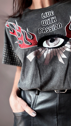 Remera washed live with passion on internet