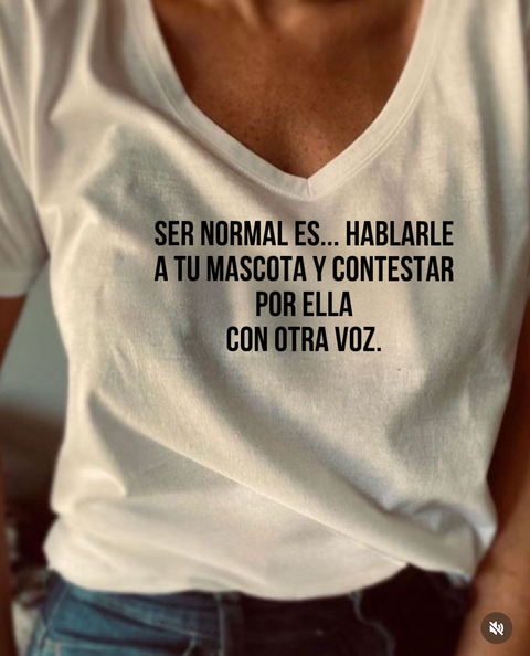 Remera Ser normal es hablarle a tu mascota