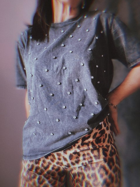 Remera washed galaxia strass