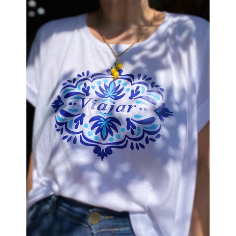 Remera Viajar arabescos
