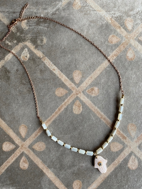 Collar hamsa tubitos nacar art 245