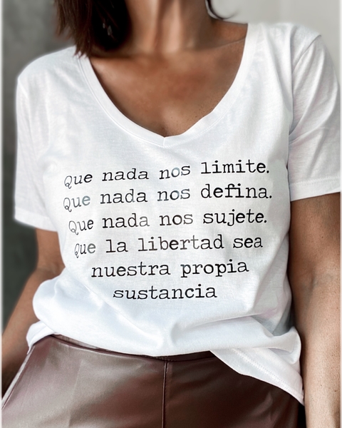 Remera Que nada nos limite, que nada nos defina...