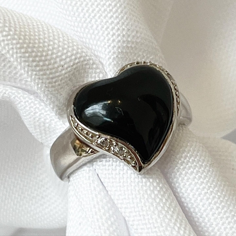 ANILLO PLATA Y ONIX EN FORMA CORAZON COD 1302