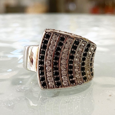ANILLO CUBICS NEGROS Y BLANCOS 7879