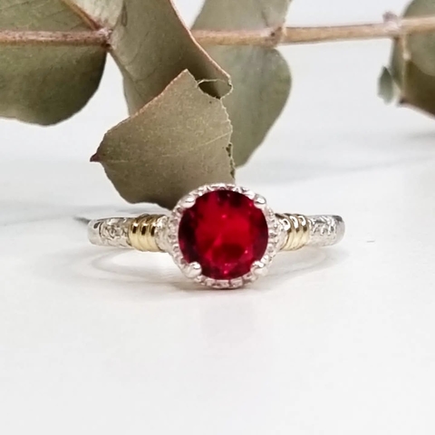 ANILLO SOLITARIO PLATA Y ORO CON PIEDRA CUBIC RUBI K2519