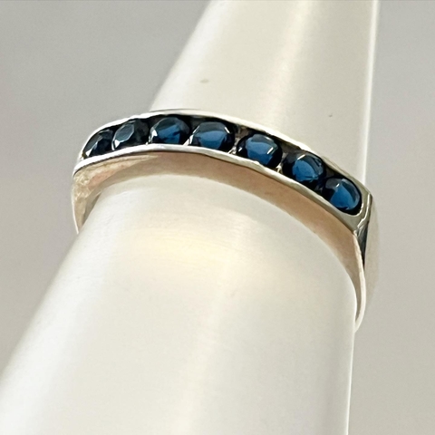 ANILLO MEDIO SIN FIN PLATA ZAFIROS AZULES K1074