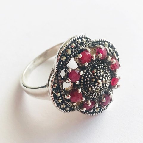 ANILLO TAILANDIA PLATA Y RAIZ DE RUBI K1140 - comprar online