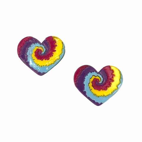 APLIQUE CORAÇÃO TIE DYE - ACRÍLICO (unidade) - FRISADO (ROXO, PINK, AZUL, AMARELO)