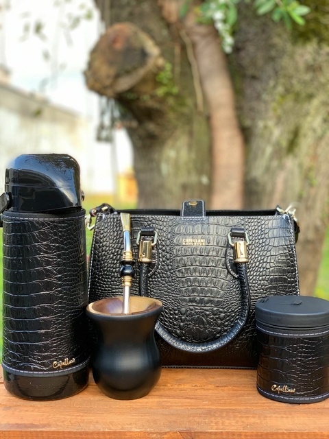 Kit Chimarrão em couro na internet