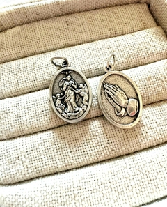 MEDALHA ITALIANA NOSSA SENHORA DESATADORA DOS NÓS na internet